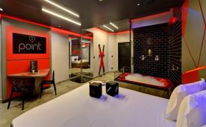 Point Motel 4