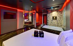 Point Motel 4