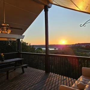 Lakeview Haven! Nature's Retreat with Serene Views - Spicewood