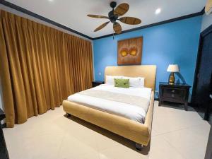 Luxury Oceanfront Stay, Two Master Suites, Walk to Town