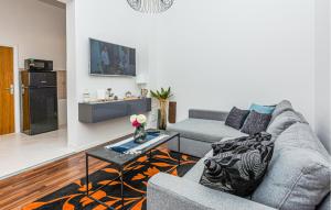 Cozy Apartment In Vir With Kitchen