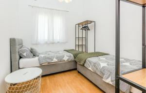 Cozy Apartment In Vir With Kitchen