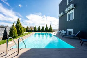 Olynthus Luxury Rooms & Suites