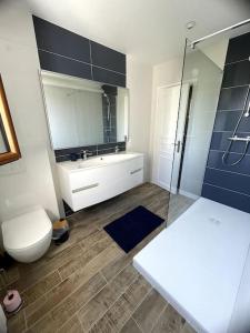 Maisons de vacances Maison 6 couchages, 200m plage : photos des chambres