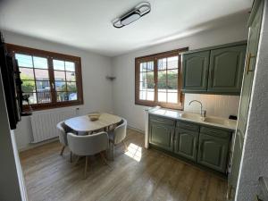 Maisons de vacances Maison 6 couchages, 200m plage : photos des chambres