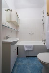 Old Town 3-Bedroom Apartment by BookingHost