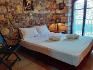 Nerotrivia stone house