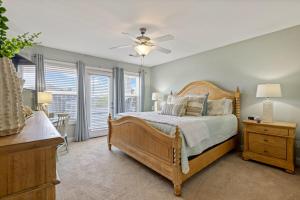 Sojourn Family home with Country Club Access 5 Bedrooms Sleeps 12