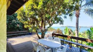 A90 - Casa com piscina e linda vista - centro de Bombinhas