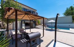 Cozy Home In Starigrad Paklenica