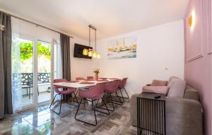 Cozy Home In Starigrad Paklenica 