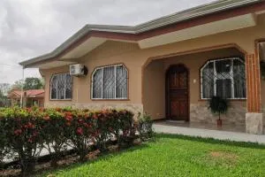 Arenal TitaHouse - Agua Azul