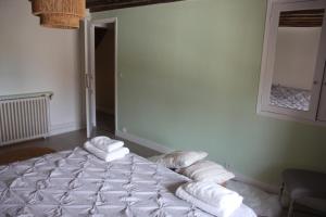 Maisons de vacances Agreable maison de ville de 120m² a Villejust : photos des chambres