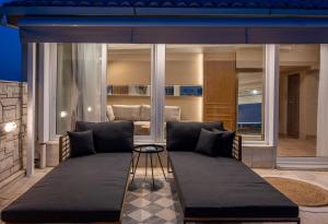 Noho Acropolis Suites x Elise , Olivia