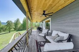 Arkansas Retreat with Deck, Fire Pit and Mtn Views! - Vendor