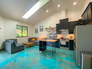 Modern home in country setting, close to town