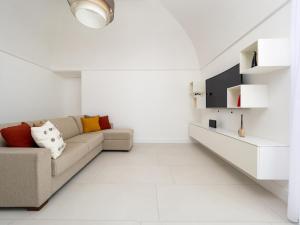 Radici House - Elegant apt with Patio and View