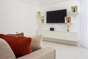 Radici House - Elegant apt with Patio and View