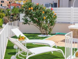 Radici House - Elegant apt with Patio and View