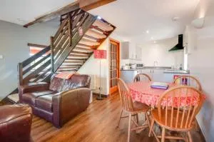 Courtyard Cottages, Barn Cottage - 克里敦