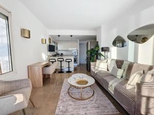 Two en-suite bedroom apartment on La Croisette - Sea view