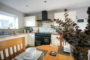 2 Bedroom Cottage with Spectacular Views of Snowdonia and Anglesey
