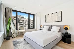 Stylish Downtown Escape with Comforts