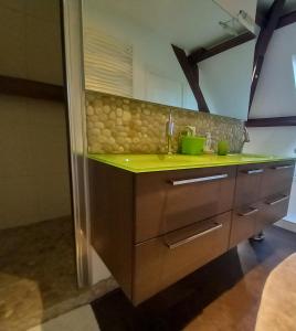 Sejours chez l'habitant Suite privee dans spacieuse maison du Perigord, avec piscine : Chambre Double