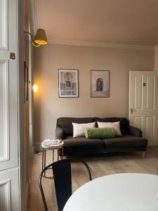 Bijou apartment in the heart of Melrose