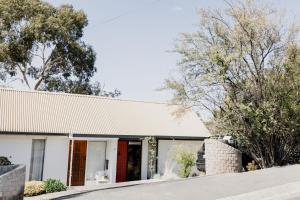 Trendy apartment in the heart of West Hobart