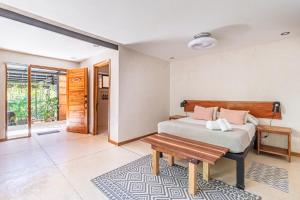 Believe Surf & Yoga Lodge Santa Teresa