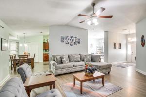 obrázek - Crestview Family Home Screened Porch and Games!