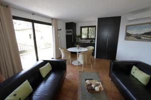 Hotels Les Jardins de Cassis - Parking Gratuit & Piscine Chauffee : Suite (5 Adultes)