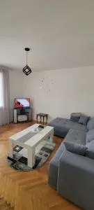 Apartman Kraljevo-ceo stan,privatan parking - Vrba