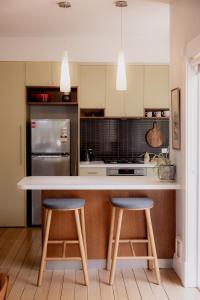 Spacious home near the Derwent in Sandy Bay