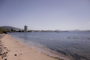 Spacious home near the Derwent in Sandy Bay