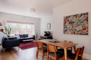 Spacious home near the Derwent in Sandy Bay