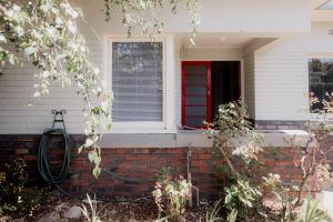 Spacious home near the Derwent in Sandy Bay