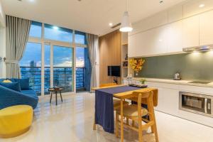 The Rixx Stylish in D1 at Ben Thanh with Netflix pool bathtub