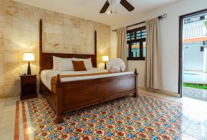 la aurora hotel colonial