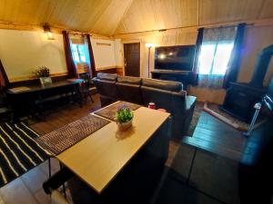 Wolfs Cabin-Walk to Downtown Noblesville