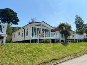 Palm lodge luxury holiday home - Lytchett Minster