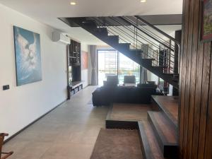 Bodrumda deniz ve doğa manzaralı full eşyalı lüks villa