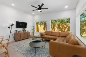 The Peaceful Puffin - New Modern 5 min to Town - College Park