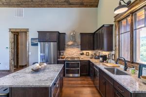 Olive and Georgias at Eagles Nest