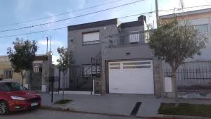 Amplio Dpto con 2 dormitorios primer piso independiente con asador - Miramar