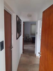 Amplio Dpto con 2 dormitorios primer piso independiente con asador