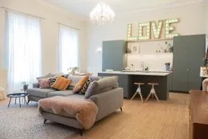 The Ballroom - Huge 2 Bed, Lichfield City Centre - 塔姆沃思