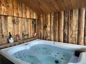 B&B / Chambres d'hotes Coeur de Lodge spa privatif : photos des chambres