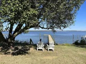 Waterfront Getaway with Pier - Sleeps 10, 4 bedrooms - 剑桥